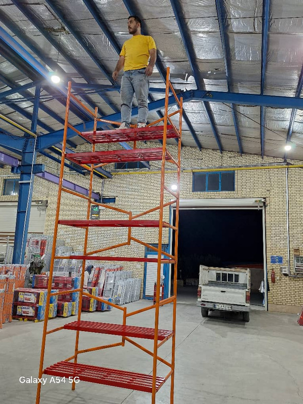 داربست فلزی متحرک(تماس بگیرین09124938514)